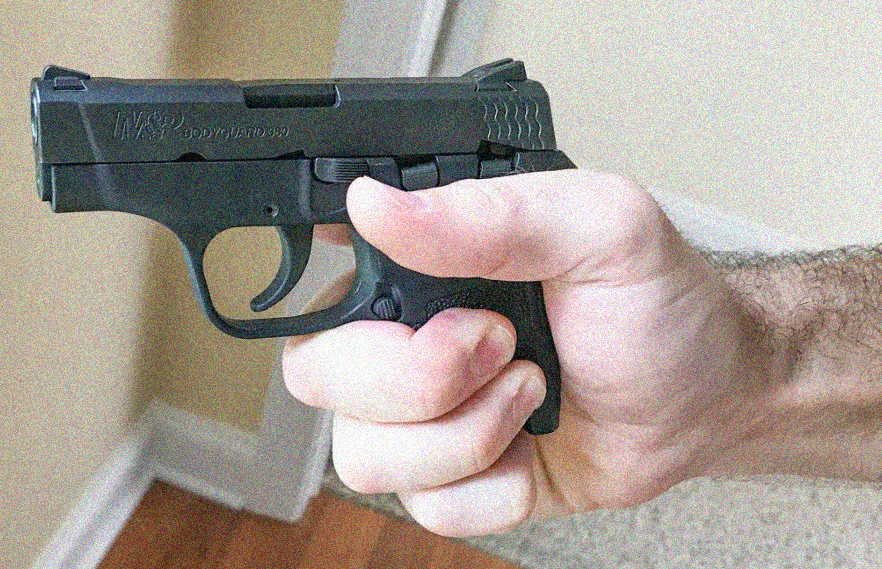  How to grip a pistol with large hands?
