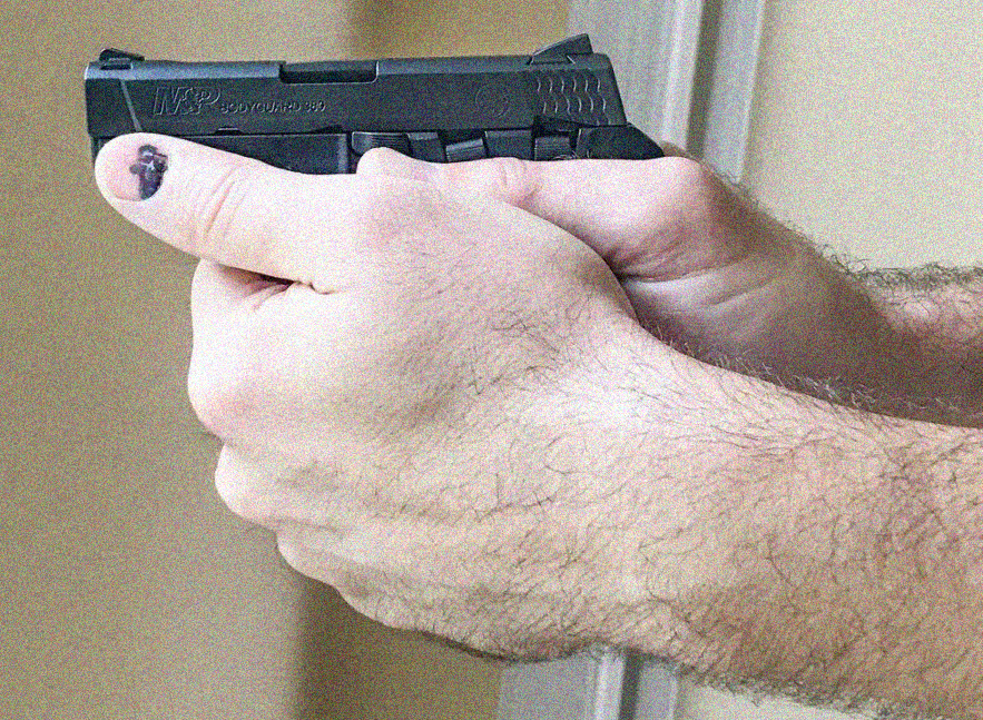  How to grip a pistol with large hands?